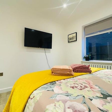 Rooms In A Beautiful House With Free On St Parking برايتون المظهر الخارجي الصورة