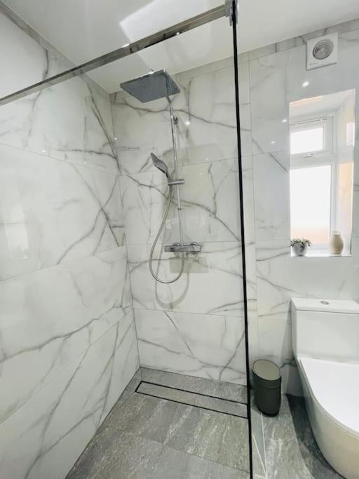 Rooms In A Beautiful House With Free On St Parking برايتون المظهر الخارجي الصورة