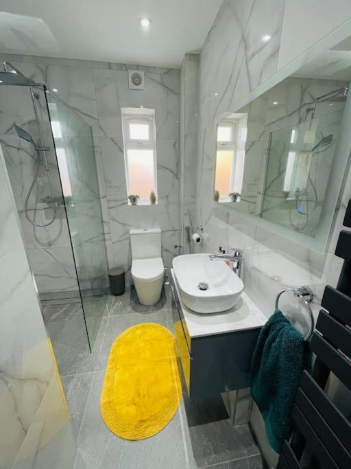 Rooms In A Beautiful House With Free On St Parking برايتون المظهر الخارجي الصورة