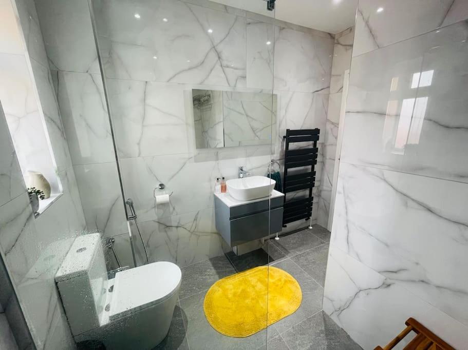Rooms In A Beautiful House With Free On St Parking برايتون المظهر الخارجي الصورة
