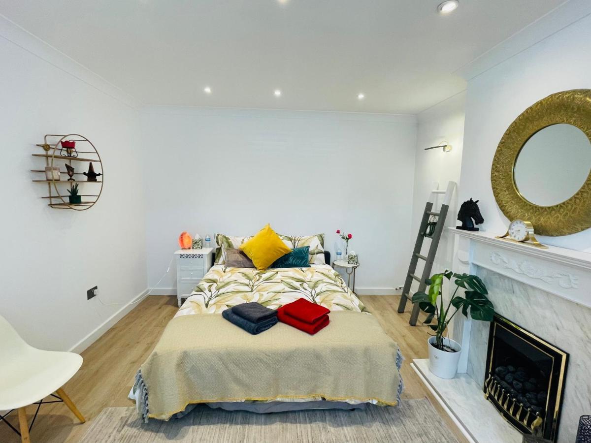 Rooms In A Beautiful House With Free On St Parking برايتون المظهر الخارجي الصورة