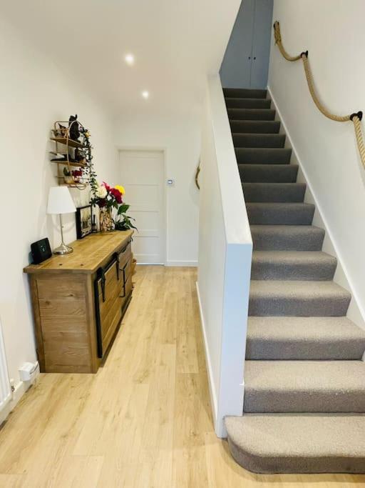 Rooms In A Beautiful House With Free On St Parking برايتون المظهر الخارجي الصورة